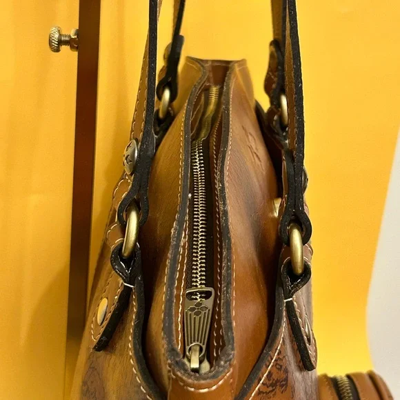 Patricia Nash 2fer Signature Map Print Leather Tote w/Pouch Approx. 15 x 11 x3.5 - Picture 7 of 17